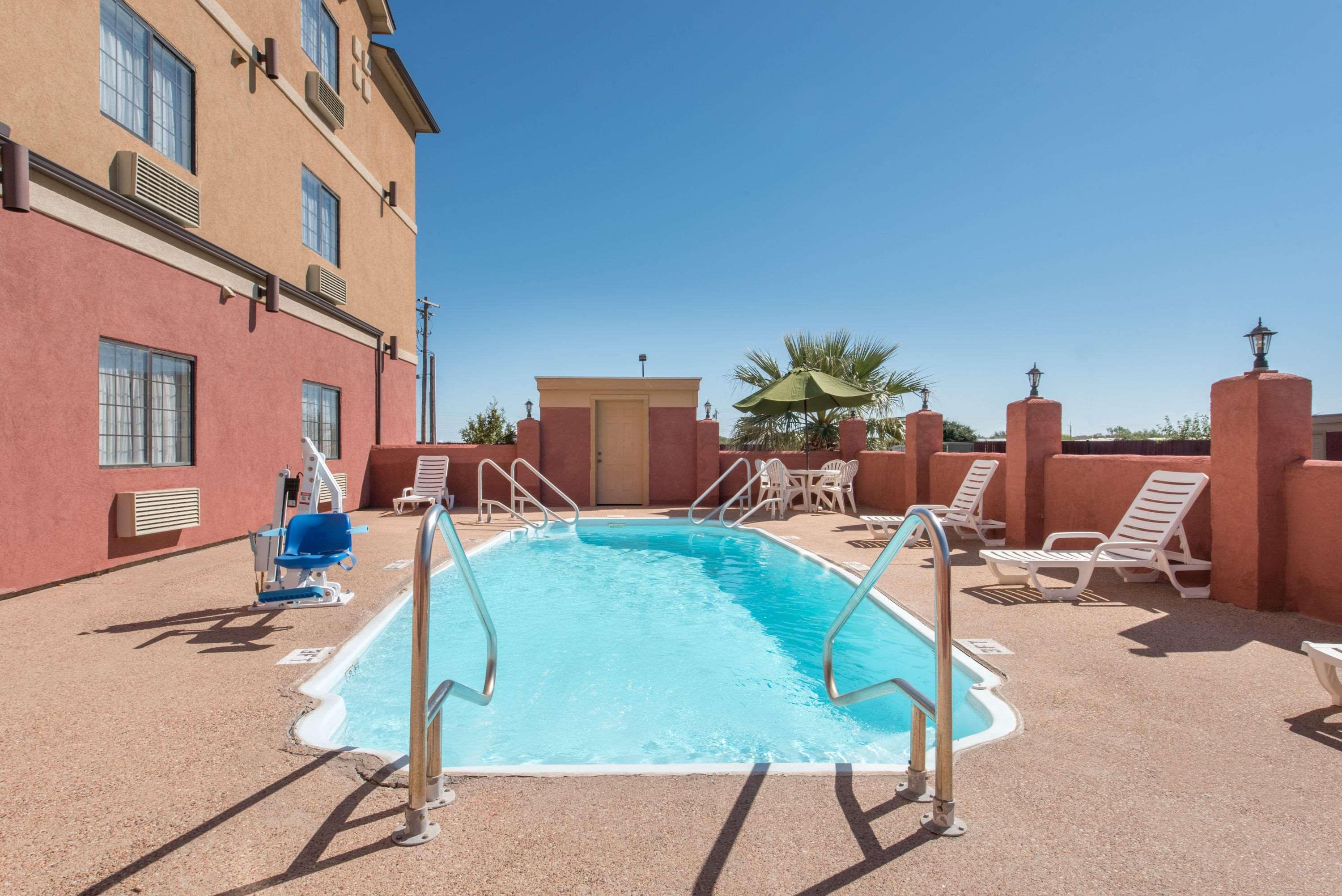 Super 8 By Wyndham Abilene South Otel Dış mekan fotoğraf